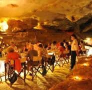 Enjoy dinner in the cave of Bai Tu Long Bay