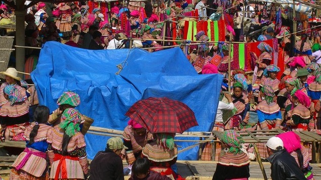 Lung Khau Nhin Overview