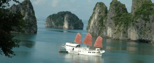 How to travel on Bai Tu Long Bay